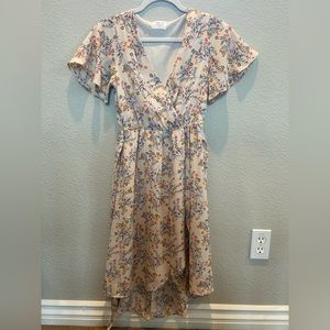 Super cute Sienna Sky extra small floral dress!